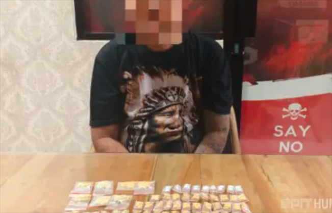 Tersangka pengedar obat keras berbahaya di Cirebon/Foto: Humas Polri